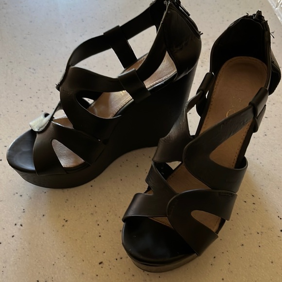 Aldo Shoes - ALDO PLATFORMS SIZE 7.5 BLACK